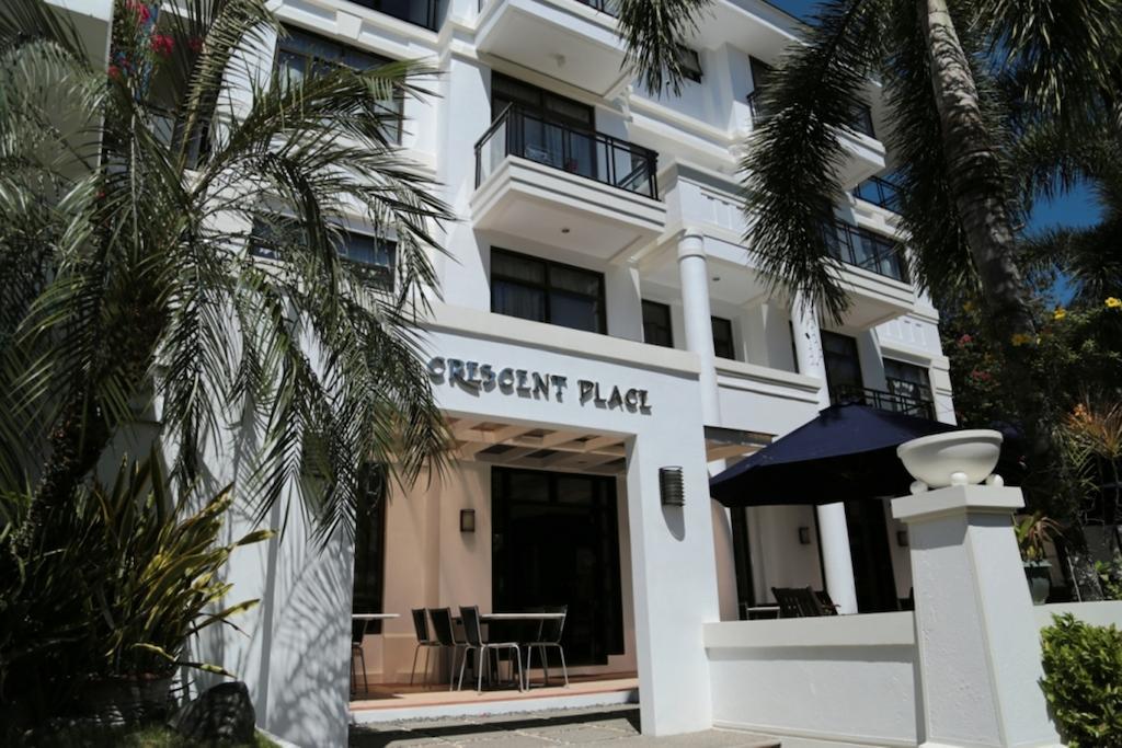 One Crescent Place Hotel Balabag  Exteriör bild