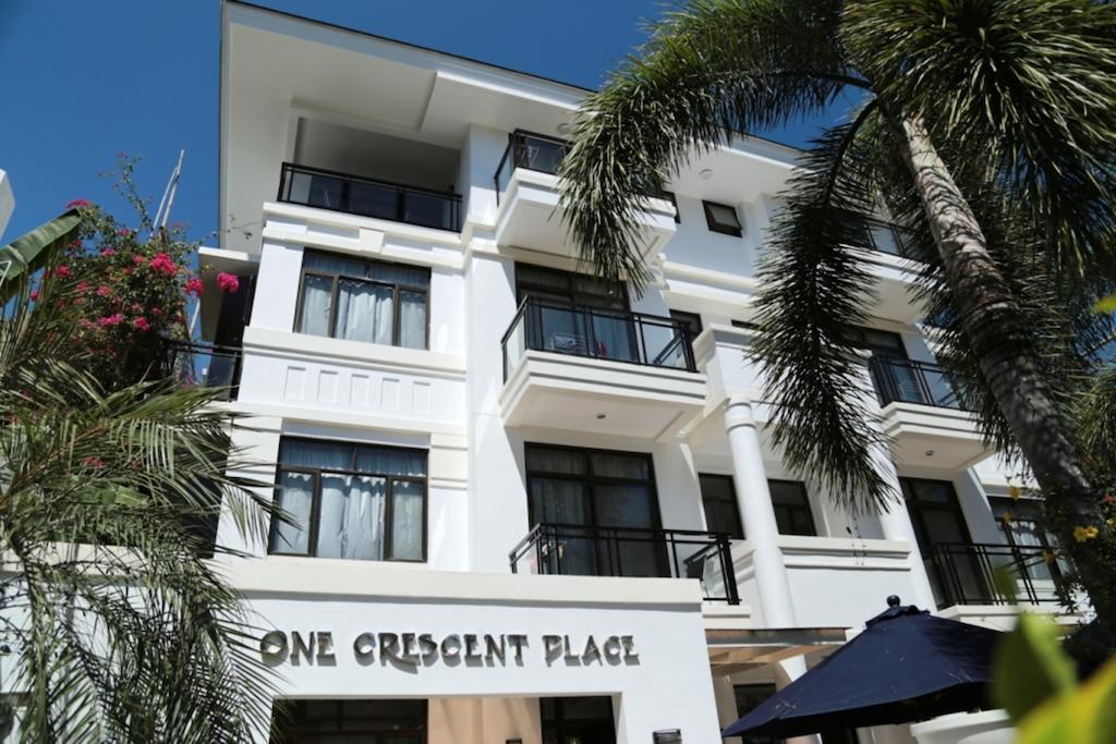 One Crescent Place Hotel Balabag  Exteriör bild